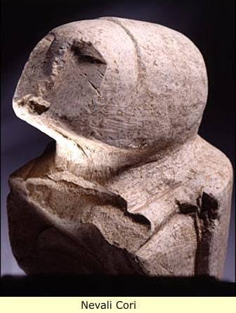 A limestone sculpture from nearby Nevalı Çori that fuses a bird with a human head — the kind of human–animal blending that makes the costumed-dancer reading of the cranes plausible.