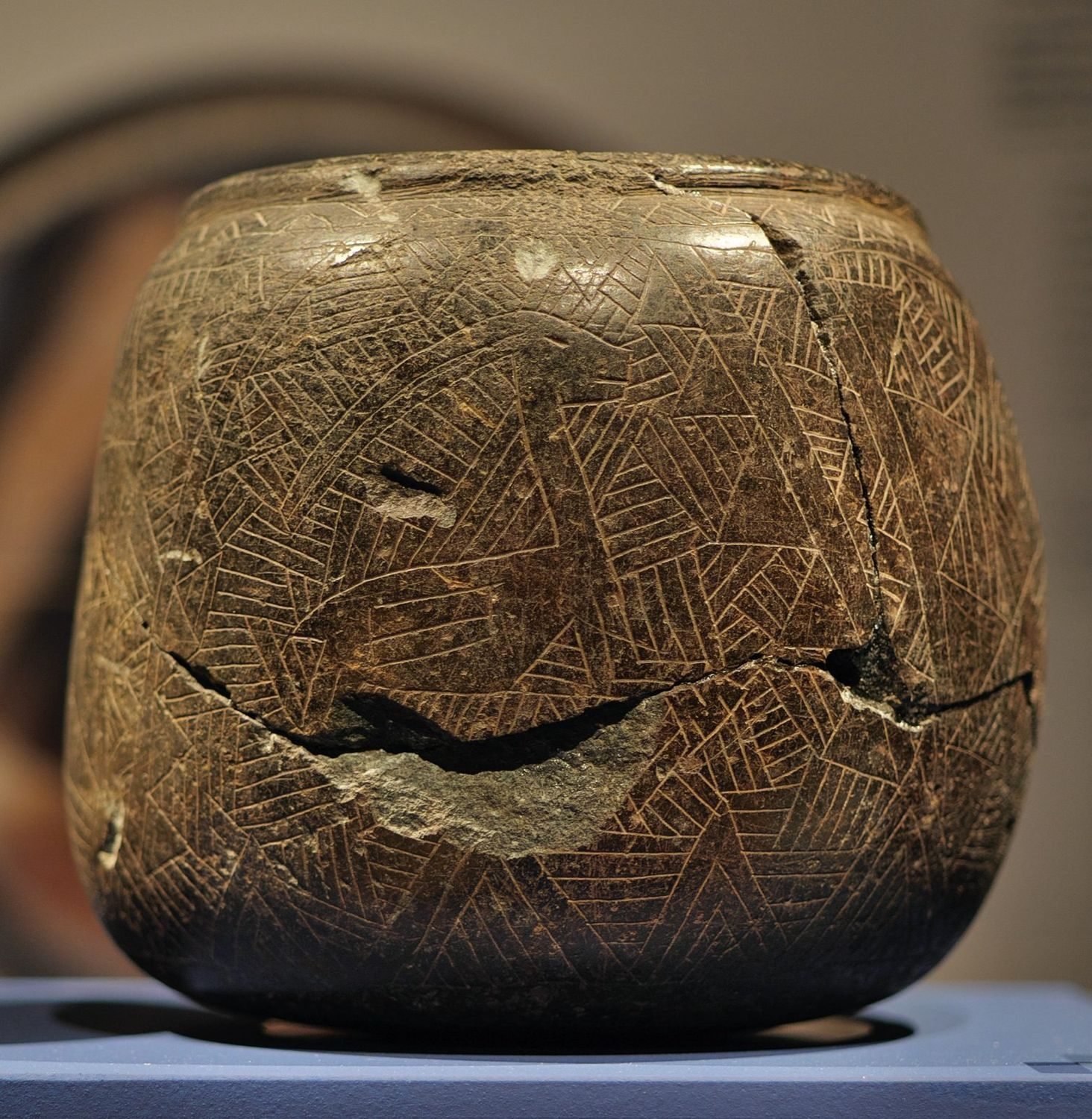 A finely carved chlorite ('greenstone') vessel from Karahan Tepe, now in the Şanlıurfa Archaeology Museum — a Pre-Pottery Neolithic bowl cut and hollowed from stone, centuries before fired clay pots existed. Wikimedia Commons.