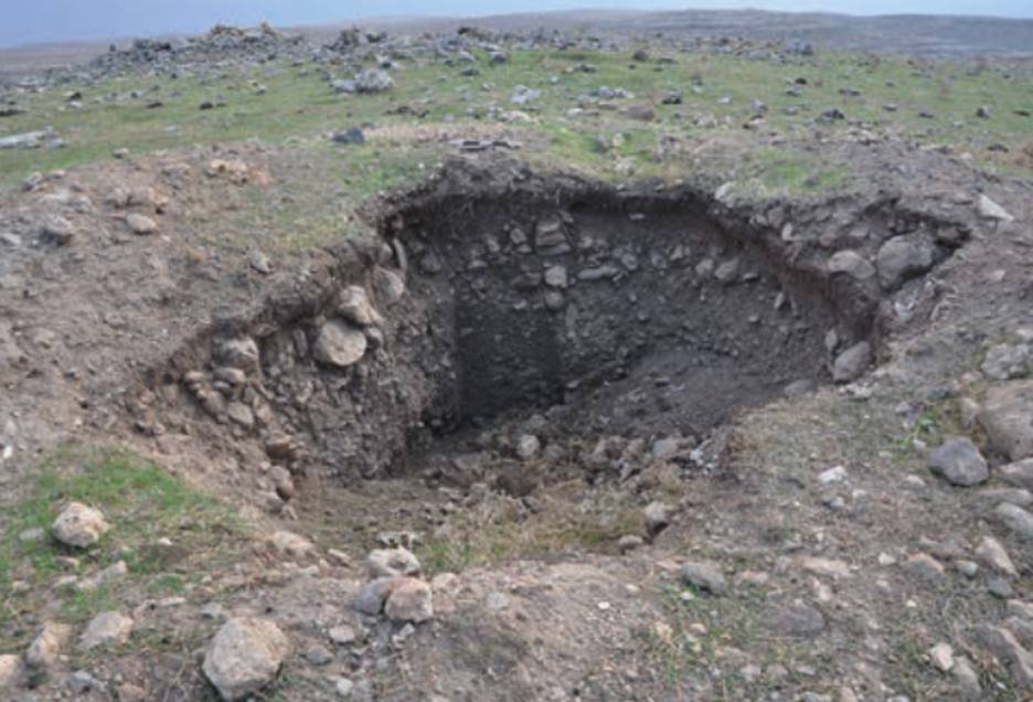 The pit of an illegal excavation at Kurt Tepesi, from which a Pre-Pottery Neolithic T-shaped pillar was pulled.